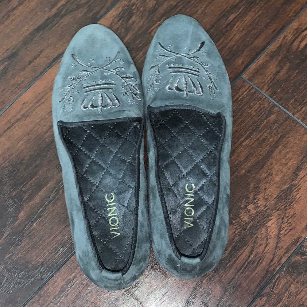 Vionic Gray Suede Embroidered Ballet Flats